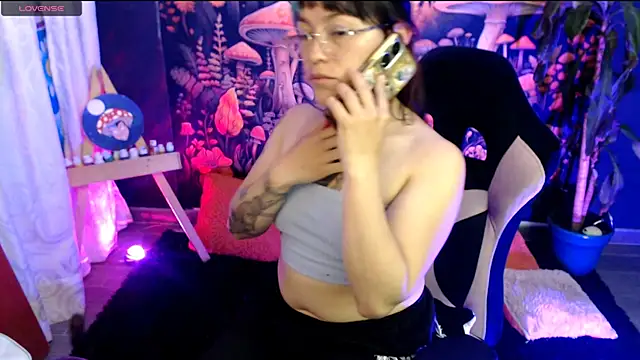 LunaBunny8 online show from January 14, 2:27 am