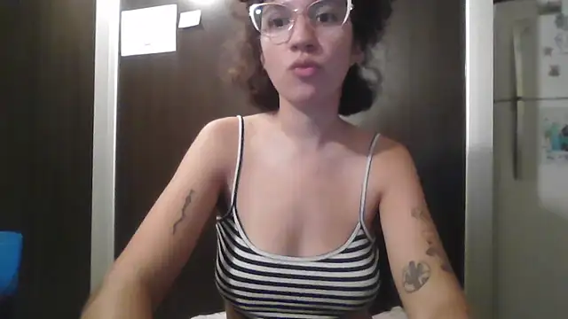 loliporomero online show from March 21, 1:43 am