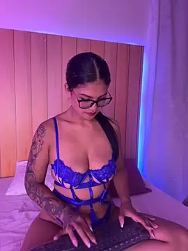 daphnevans online show from October 9, 3:43 am