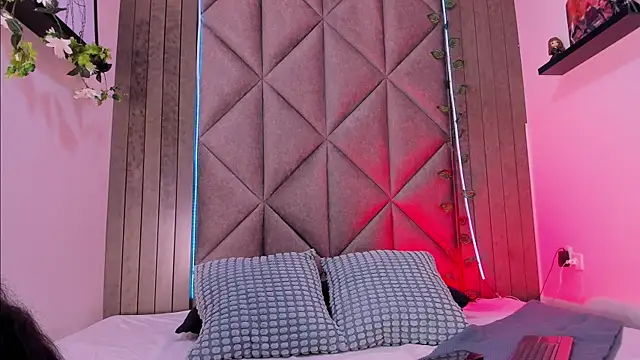 TiffValentinee  online show from October 9, 7:51 pm