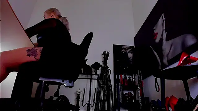 demisweet online show from February 7, 2:15 am