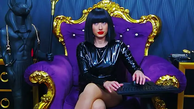 LaraMaeve online show from October 15, 5:43 am