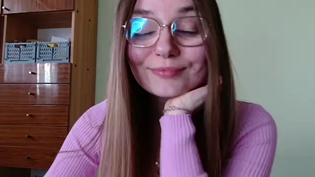 LooveELLYx online show from March 23, 2:34 pm