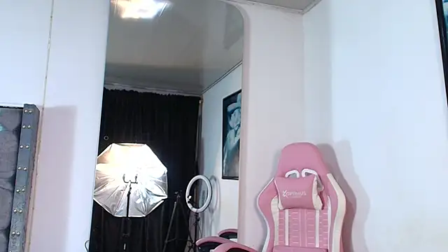 GraceWallace  online show from February 8, 5:11 am