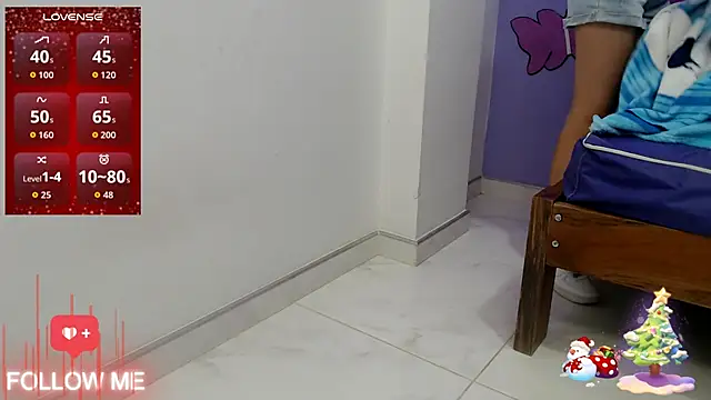 skinnykalitzo18 online show from December 14, 1:39 pm