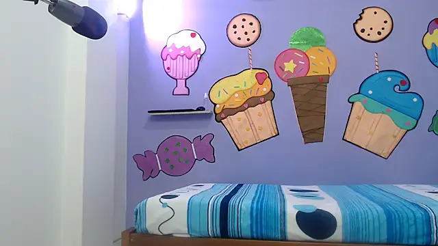 skinnykalitzo18 online show from December 1, 2:20 pm