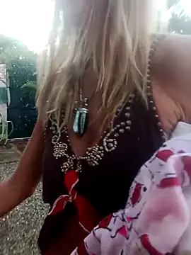 LunaNatural online show from December 4, 9:59 pm