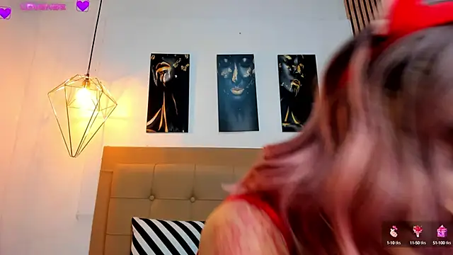 alesziarose online show from October 6, 7:40 pm