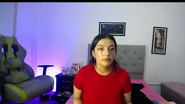 Esmeraldaa- online show from October 3, 4:50 am