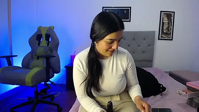 Esmeraldaa- online show from October 25, 4:31 am