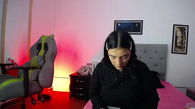 Esmeraldaa- online show from October 7, 5:12 am