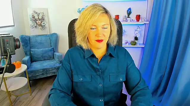 NinaStarle online show from October 18, 4:59 am