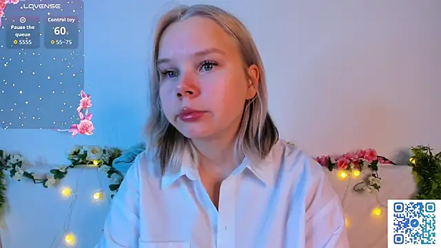 girlllsooft online show from November 30, 2:05 am