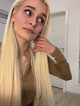 SelenaDaze online show from March 26, 5:09 am