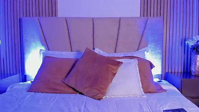 Victoria Beaumont online show from September 9, 1:33 pm