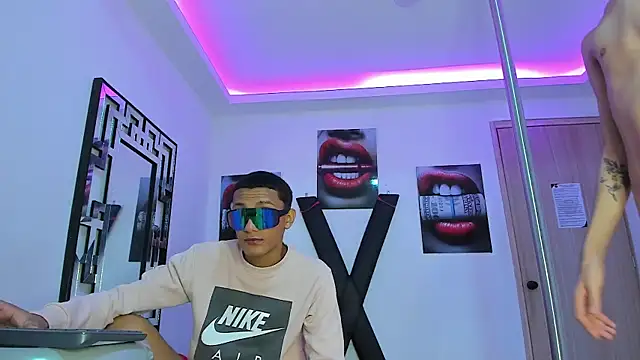 TWINKS FRIENDS online show from October 3, 8:08 am