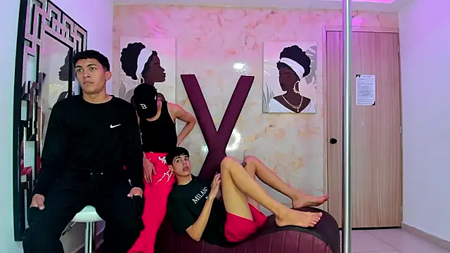 TWINKS FRIENDS online show from February 5, 1:36 pm