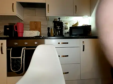 FrancescaXO online show from December 5, 6:46 am