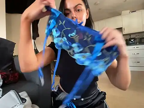 FrancescaXO online show from February 14, 1:13 pm