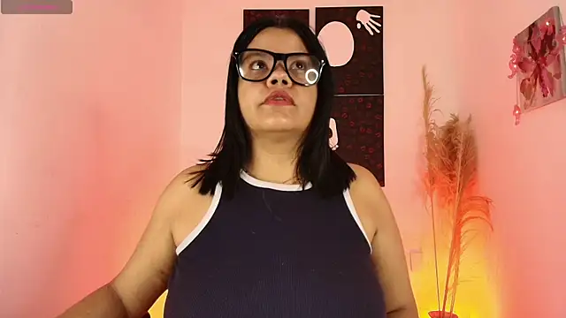 Iamlola  online show from September 12, 6:46 am