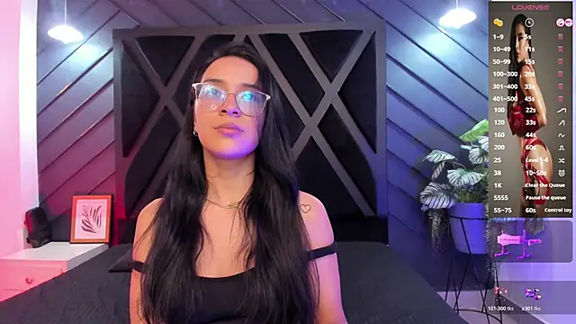 zoe martins  online show from December 5, 5:58 pm