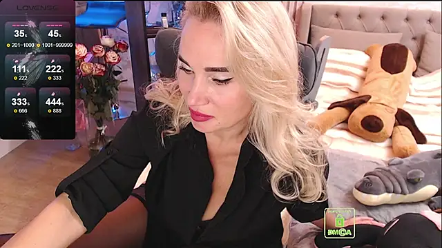 FreeBerryMILF online show from April 30, 9:52 pm