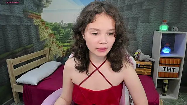 EmilyChaves online show from September 15, 6:15 pm