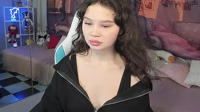 EmilyChaves online show from November 25, 5:58 pm