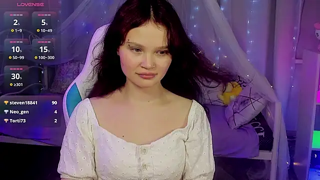 EmilyChaves online show from May 5, 11:57 am