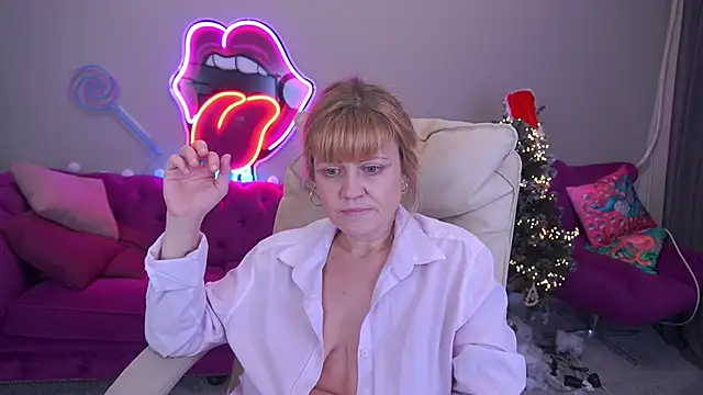 BellaLaPetit online show from January 7, 5:49 pm