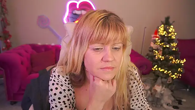 BellaLaPetit online show from January 18, 2:35 pm