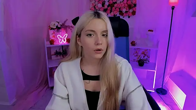 AuroraWrenfield online show from September 22, 10:35 am