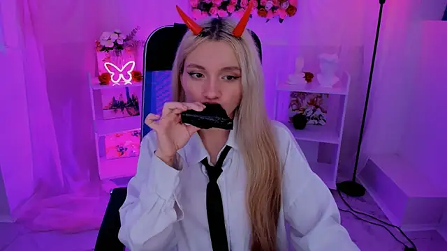 AuroraWrenfield online show from September 12, 7:50 am