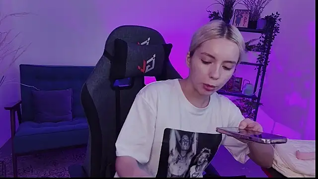 AuroraWrenfield online show from September 17, 10:46 am