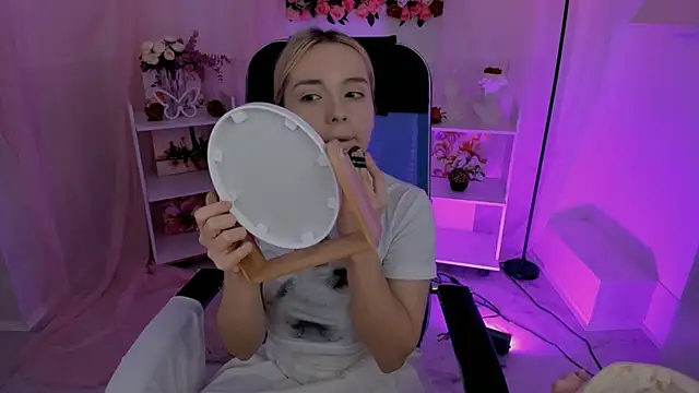 AuroraWrenfield online show from October 1, 4:28 am