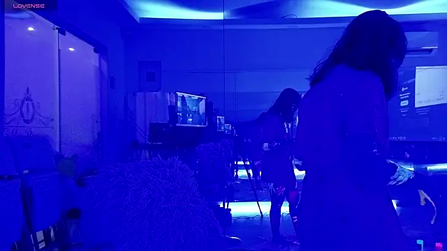 LiLLiAnderson online show from March 26, 12:40 pm