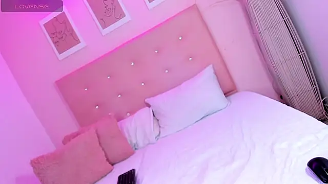 ANNIE DOLCE  online show from October 2, 9:31 pm