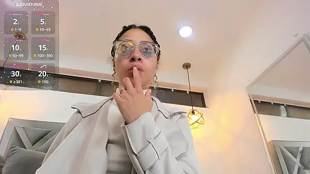 Hanna Cornee  online show from January 10, 1:05 pm