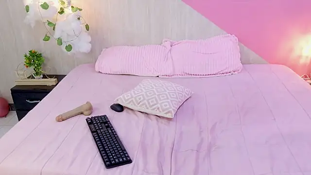 sophia brunette  online show from April 8, 11:56 am