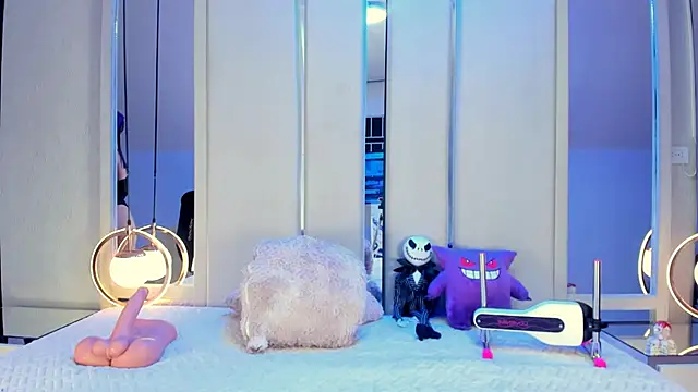 VesperVelvet online show from November 14, 8:31 pm