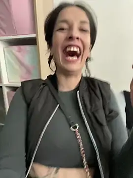 Piggiteablacktea online show from April 17, 2:30 pm