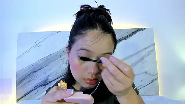 thamiina  online show from November 15, 9:27 pm