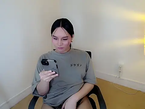 holly tabby online show from January 13, 10:47 pm