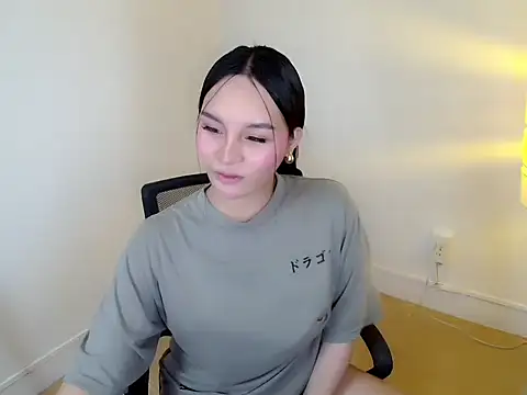 holly tabby online show from January 10, 9:52 pm