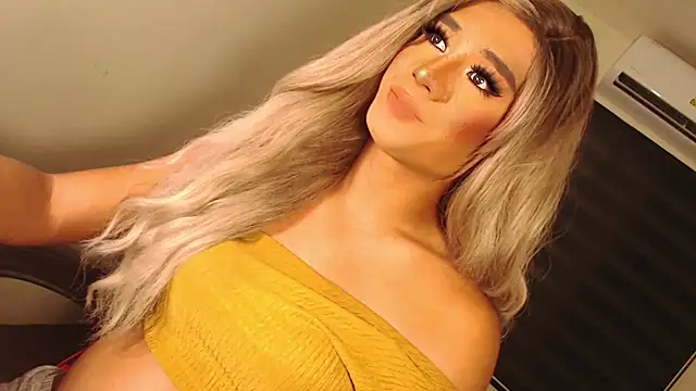 SissifyMeNow online show from October 25, 4:14 pm