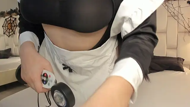 Daphne And Roger online show from October 23, 1:06 pm