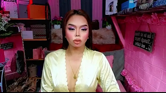 MoniqueCeleste online show from November 21, 4:03 am