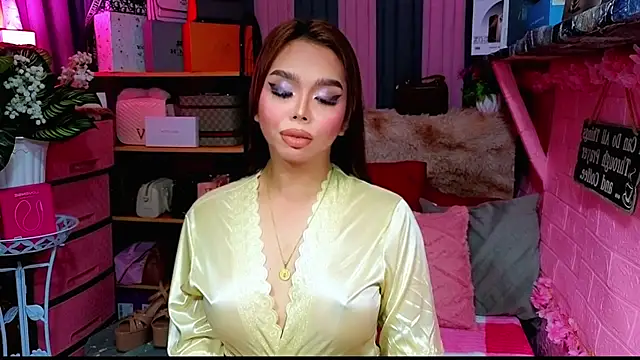 MoniqueCeleste online show from November 15, 2:45 am