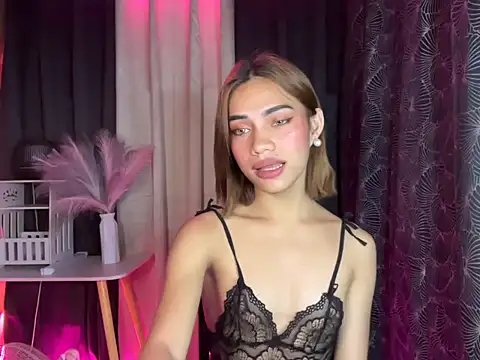 Lovelynikki03 online show from October 13, 6:43 pm