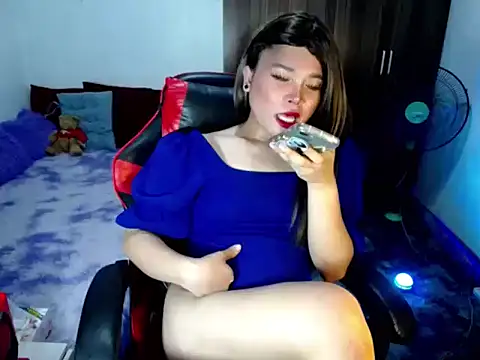 Urassiansweetcummer online show from March 1, 8:47 am